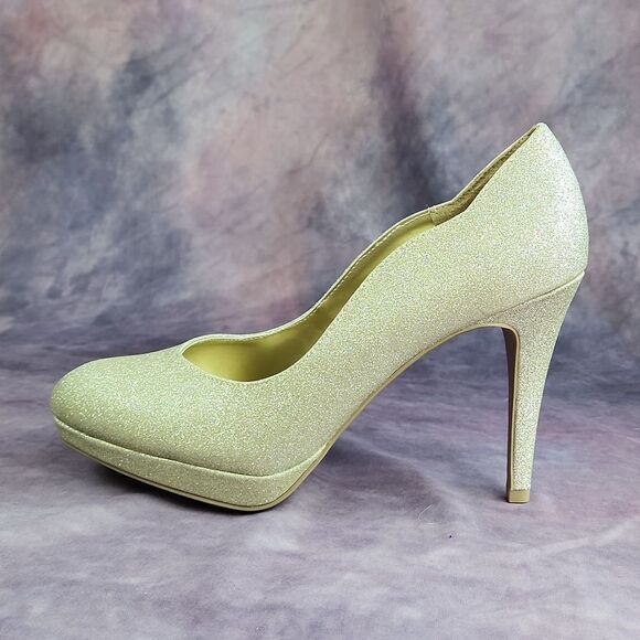 💜NWOB Fioni Gold Sparkly Platform Heels Size 8.5 - Picture 1 of 13